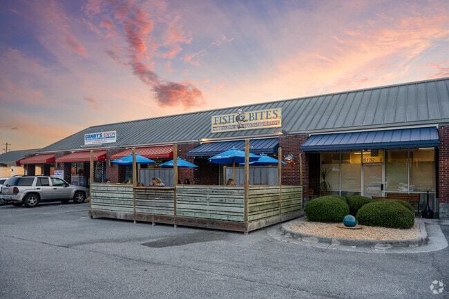 Fish Bites Seafood Restaurant serves the Sea Breeze community.