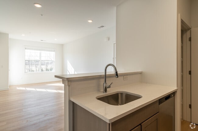 2BR, 2BA +Den - 1,140SF