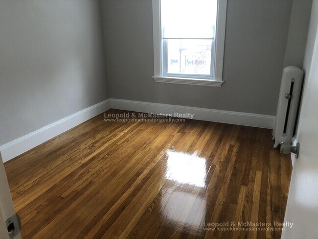 26 Maple St unit 4, Watertown, MA 02472 - photo 4