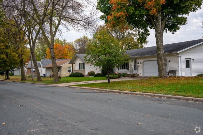 Rows of homes line the residential areas of Le Center.