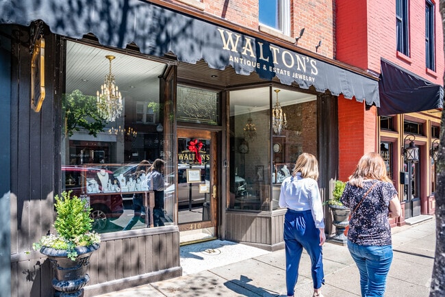 Street View of the Waltons Antiques and Estate Jewelry Store in the Downtown Franklin Neighborhood.
