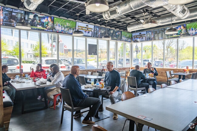 Restaurant 10 Bar and Grill offers TVs along the perimeter for an optimal viewing experience.