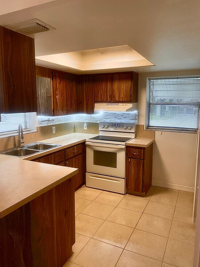 9299 Silverthorne Dr, Palm Beach Gardens, FL 33403