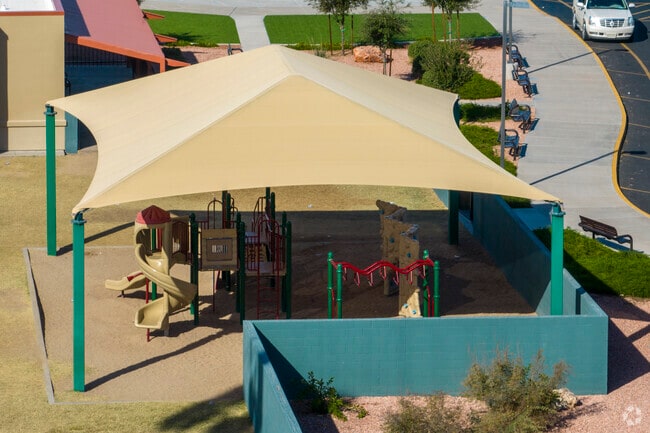 Jasinski Elementary School gets a grade of C+ from Niche.com.