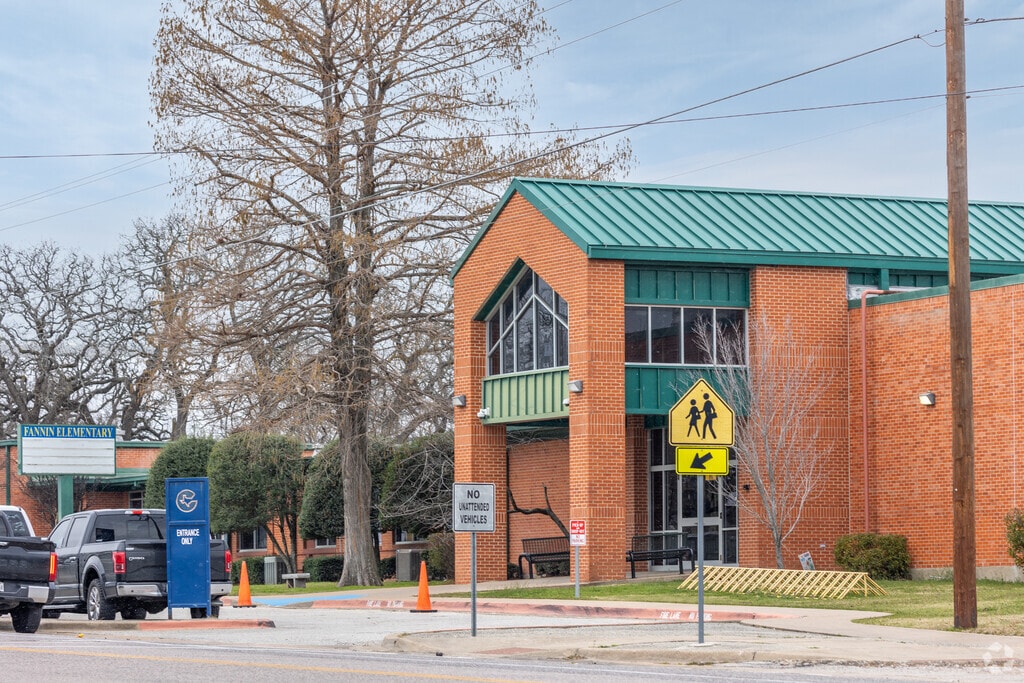 Students in Corsicana may attend Fannin Elementary School.