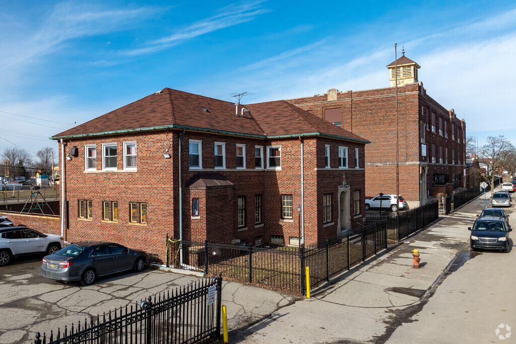 Al Ikhlas Training Academy serves children in grades K-12.