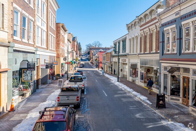 East Beverly St is the main hub of businesses in Staunton, and is lined with turn of the century buildings with an array of beautiful architectural styles.