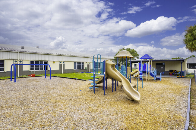 Longleaf Elementary offers a large vibrant playground for students to play, explore and have fun