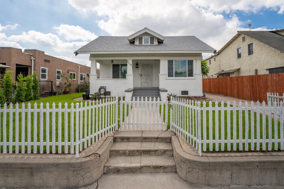 1118 W 47th St unit Full House, Los Angeles, CA 90037 - photo 1