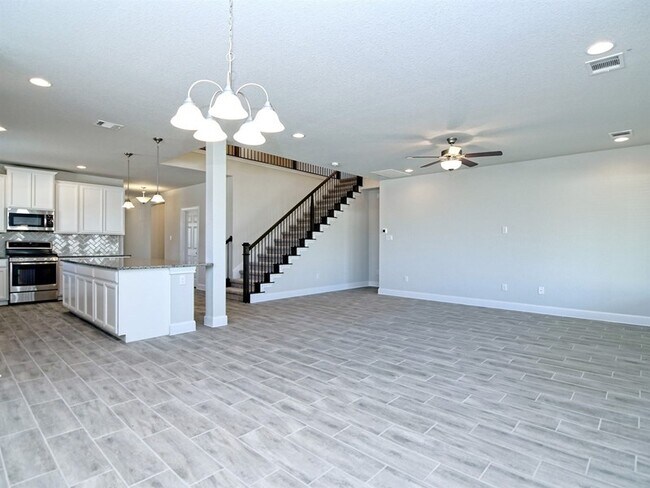 10220 Cactus Hills unit 37316079, San Antonio, TX 78254 - photo 5