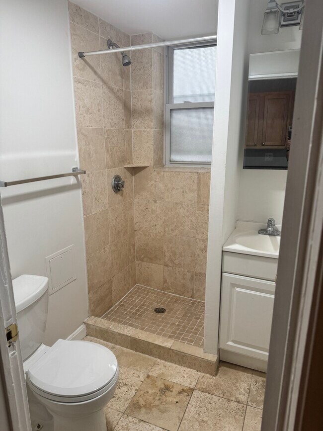 220 Hanover St unit 4, Boston, MA 02113 - photo 5