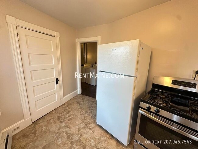 99 Sanford St unit B, Bangor, ME 04401 - photo 2