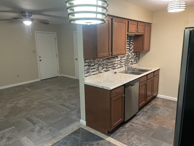 2560 Lisa Dr unit 4, Cape Girardeau, MO 63701 - photo 2