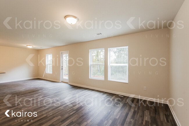 270 Christopher St, Duncan, SC 29334 - photo 2