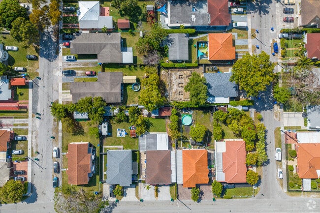 Homes in Southeast Gables come in various sizes and shapes.