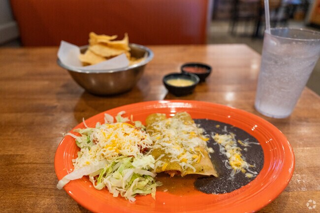 Alfredo's Mexican Cafe serves up hot enchiladas daily in N Western-S Kelly.
