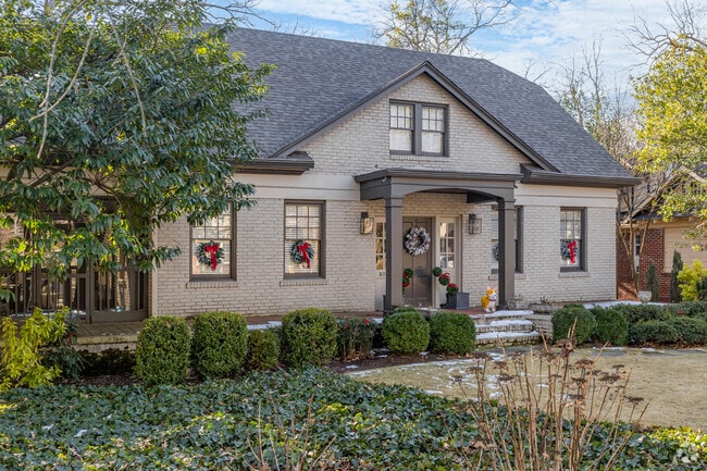 Historic remodeled homes are found throughout the Clairemont-Great Lakes neighborhood.