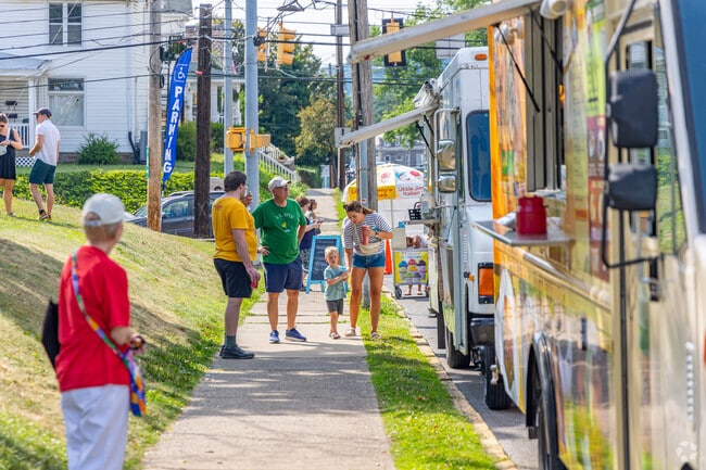 Food trucks line the streets at Bellevue Farmers Market.