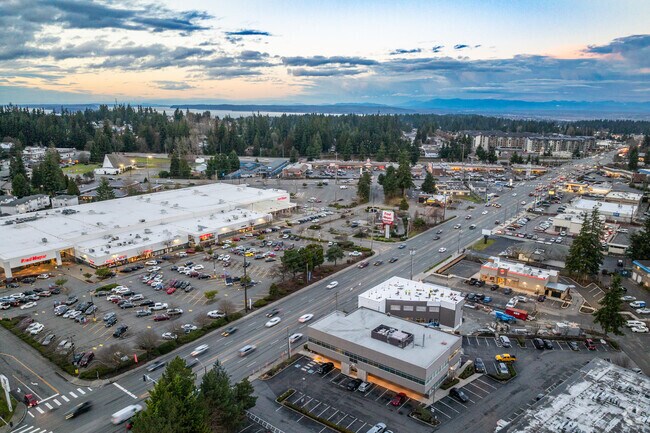 Major roadways link the Cascade View neighborhood to Seattle and downtown Everett.
