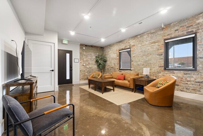 18 Bank St unit The Teller, Bristol, TN 37620 - photo 3