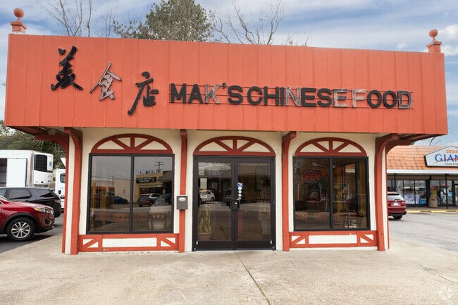 Mak's Chinese Food, a nearby Campostella favorite, brings the community together over great