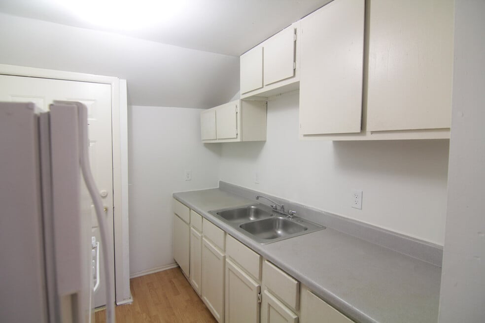 412 Union St unit 2, Pittsburgh, PA 15221 - photo 1