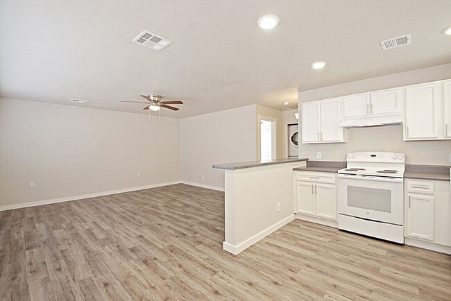 Palm Desert Apartments, Phoenix, AZ 85051 - photo 6