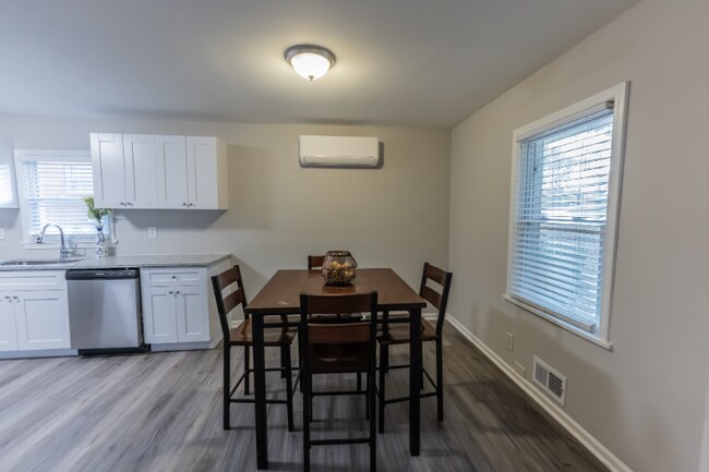 586 Oakside Dr SW unit A, Atlanta, GA 30331 - photo 5