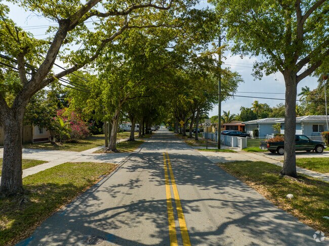 Palm-lined streets and sidewalks add charm to Sunny Acres.