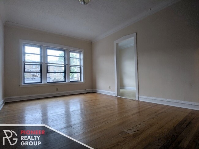 2234 W Wilson Ave unit 211, Chicago, IL 60625 - photo 3