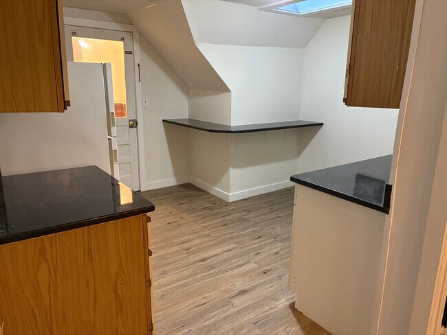 389 Salem St unit 3, Medford, MA 02155 - photo 3