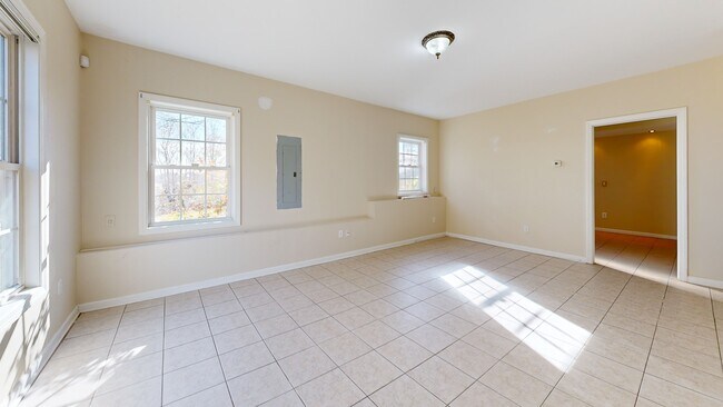 173 Anton Dr, Bridgeport, CT 06606 - photo 2