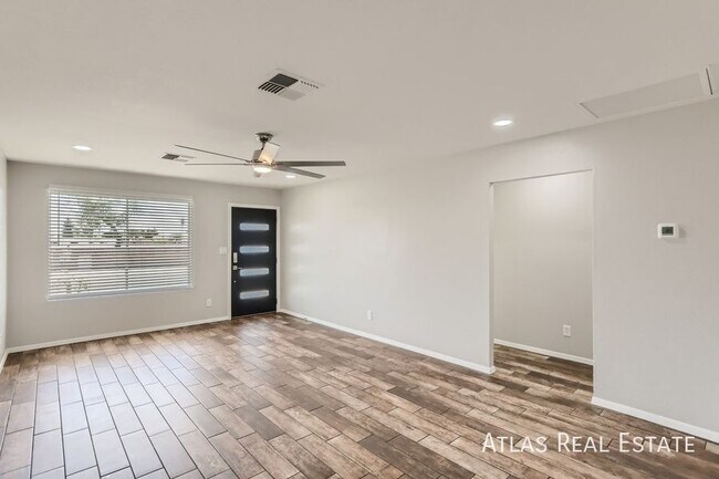 10817 N 46th Ave, Glendale, AZ 85304 - photo 5