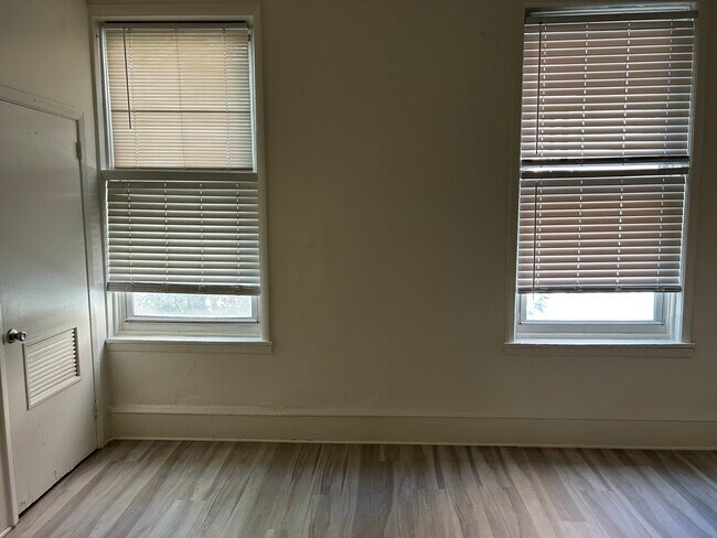 207 S 13th St unit 3rd Floor Rear, Philadelphia, PA 19107 - photo 6