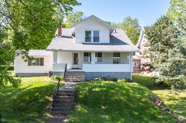 Mixed in with bungalow style homes, cape cod styles are also popular in Pineview.