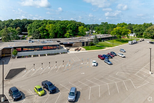 Hunt Elementary teachers are rated at an overall B-minus on Niche.