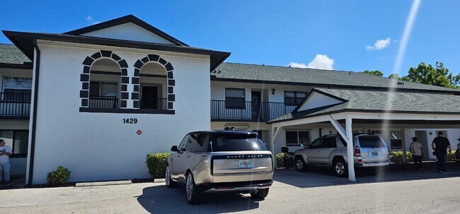 1429 Cape Coral Pkwy W unit 5, Cape Coral, FL 33914 - photo 2