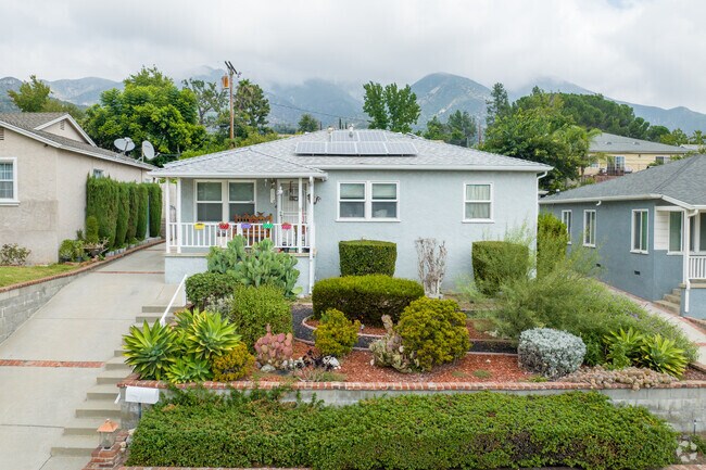 Most Crescenta Highlands homes feature soft pastel colors that compliment the mountainside.