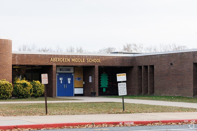 Aberdeen Middle School has 80 staff on board as of 2021.