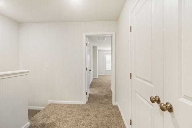 8 Sutton Dr, Taylors, SC 29687 - photo 6