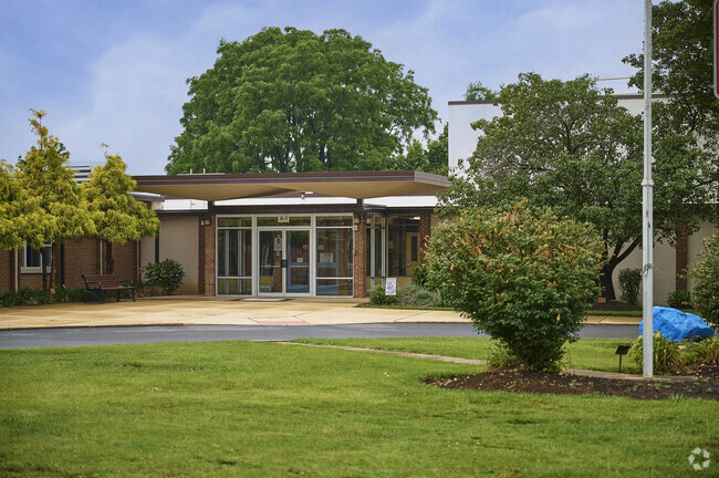 Hamilton Elementary School serves students from Kindergarten to 5th grade.