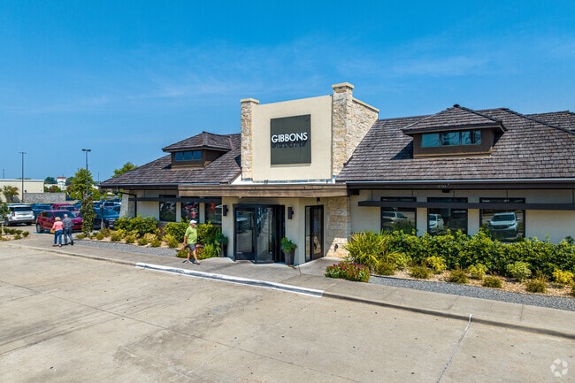 East Shreveport has a mix of local businesses, restaurants, and shops for residents.