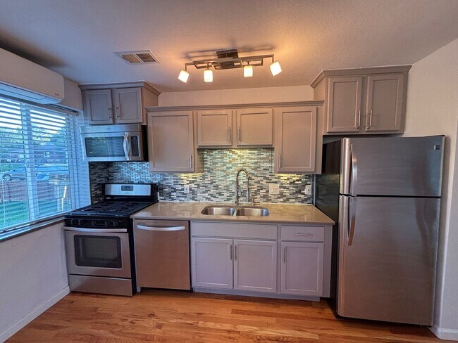 740 Hazel Ct, Denver, CO 80204 - photo 4