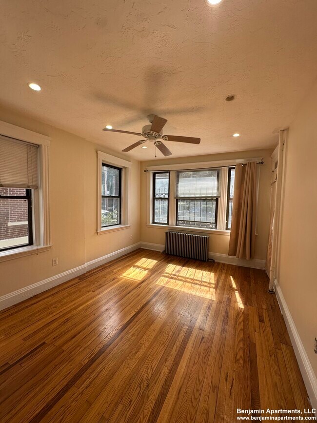 239 Kelton St Unit 3, Boston, MA 02134