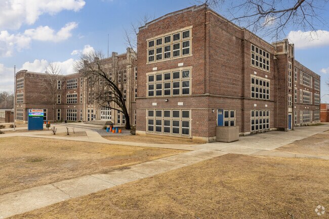 Bellevue Middle School typically receives average ratings.