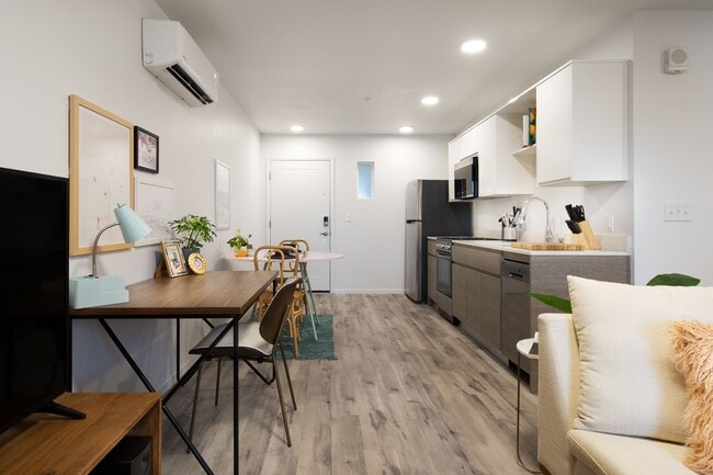 shareDOWNTOWN - Arts District, Las Vegas, NV 89104 - photo 3