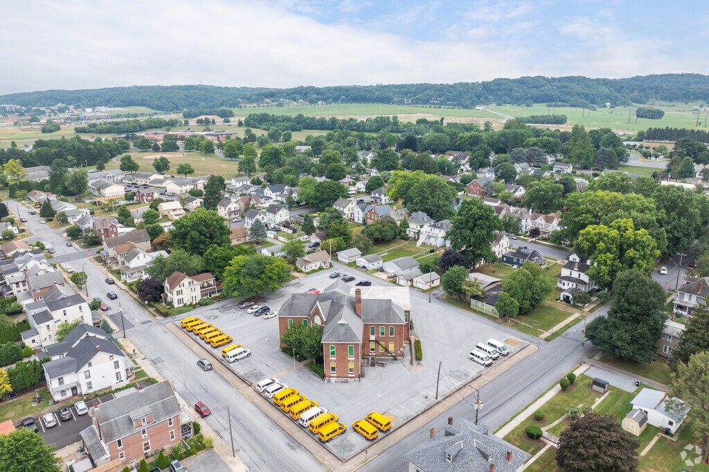 Elizabeth Z Price Elementary School serves 392 students.