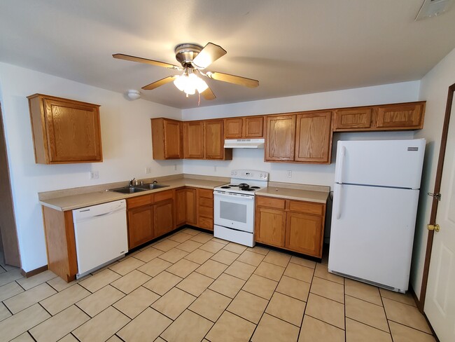 1022 Augusta Ln, Ottawa, KS 66067 - photo 3