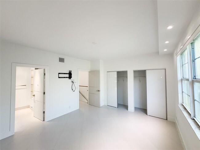 1549 Barcelona Way, Weston, FL 33327 - photo 7