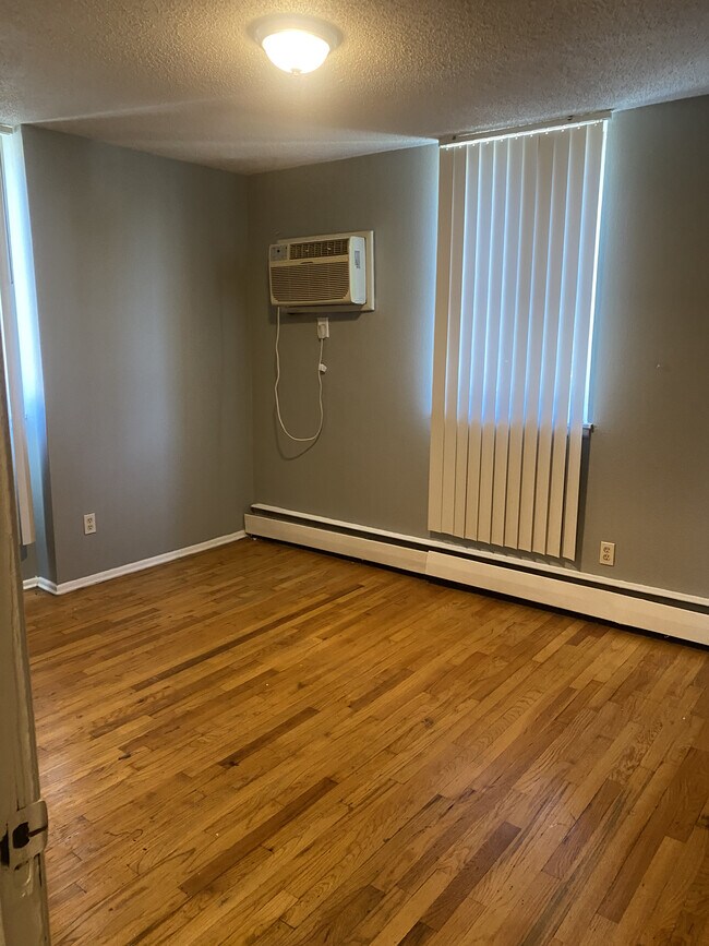 19143 Berg Rd, Detroit, MI 48219